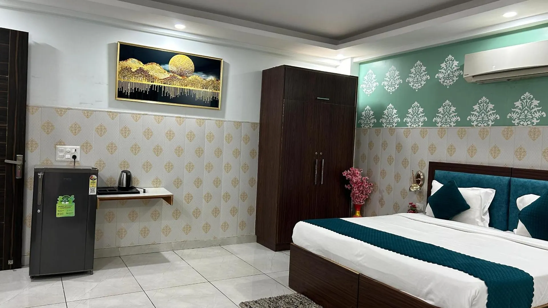 Tanvi Premium Residency-Close To Artemis, Medanta & Fortis Gurgaon 4*,  Indie
