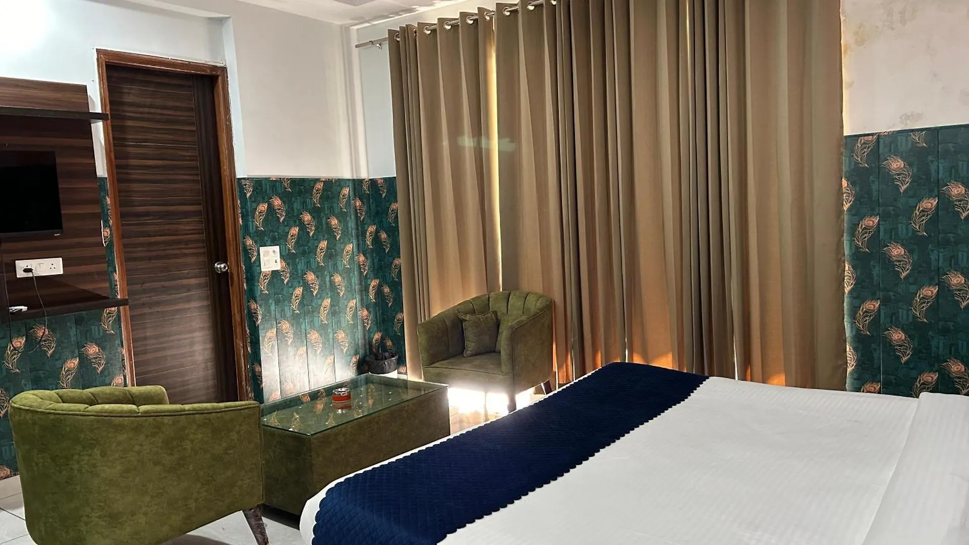 Tanvi Premium Residency-Close To Artemis, Medanta & Fortis Gurgaon 4*,