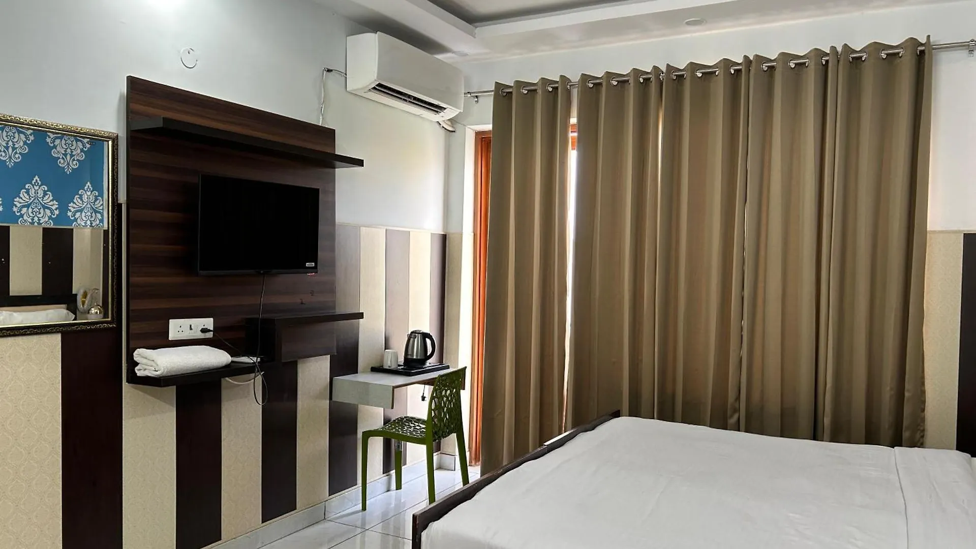 Tanvi Premium Residency-Close To Artemis, Medanta & Fortis Gurgaon Indie