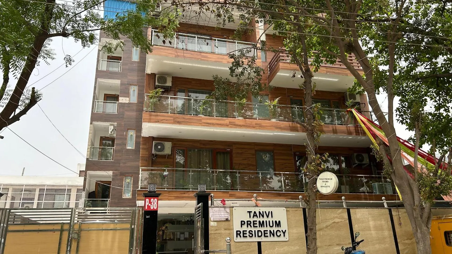 Hotel Tanvi Premium Residency-Close To Artemis, Medanta & Fortis Gurgaon