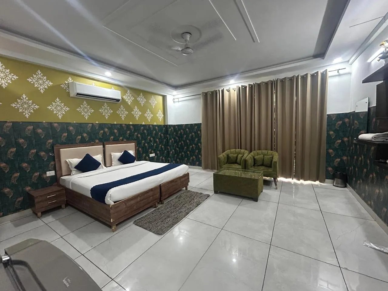 **** Hotel Tanvi Premium Residency-Close To Artemis, Medanta & Fortis Gurgaon India