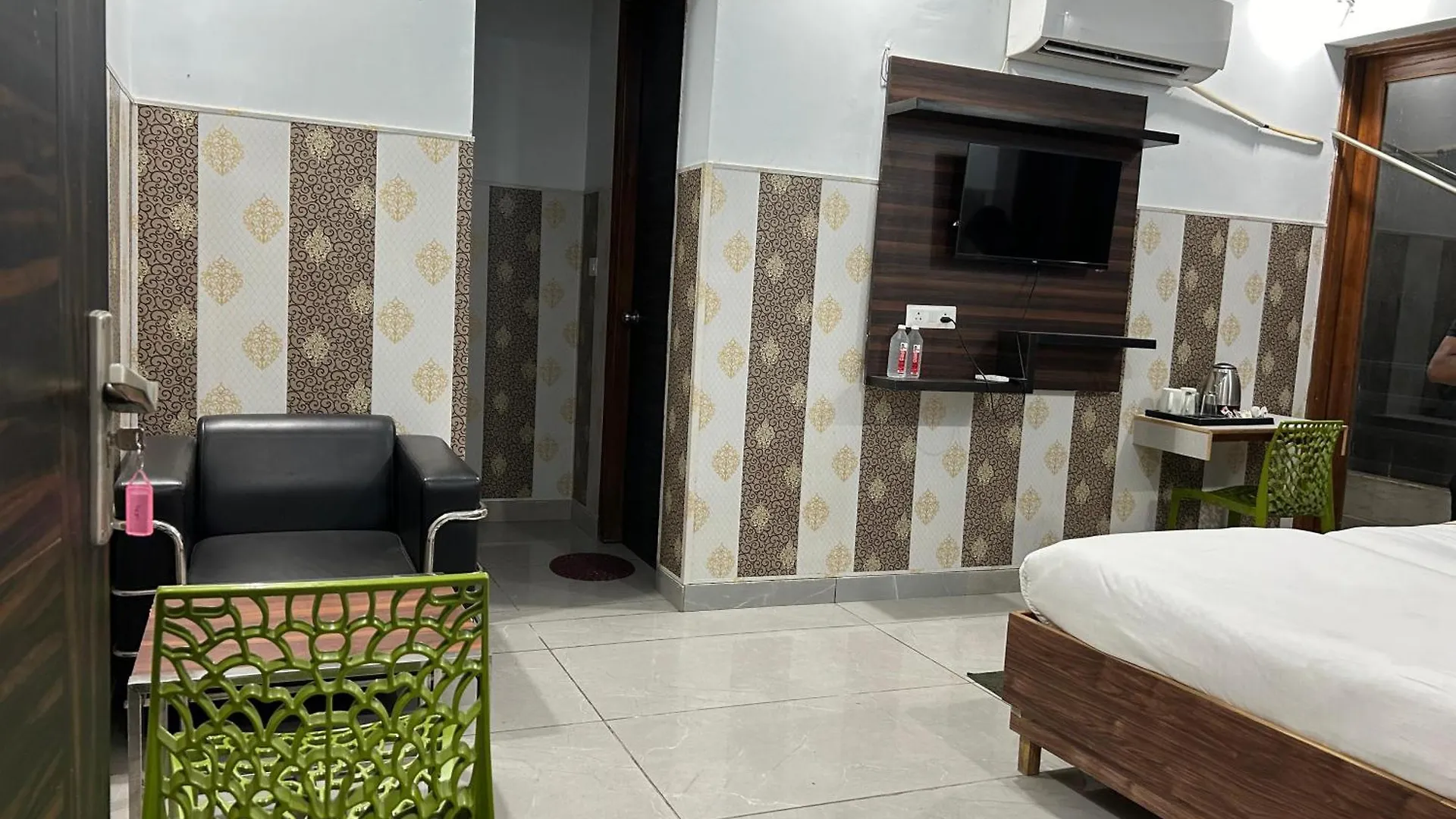 Tanvi Premium Residency-Close To Artemis, Medanta & Fortis Gurgaon Hotel