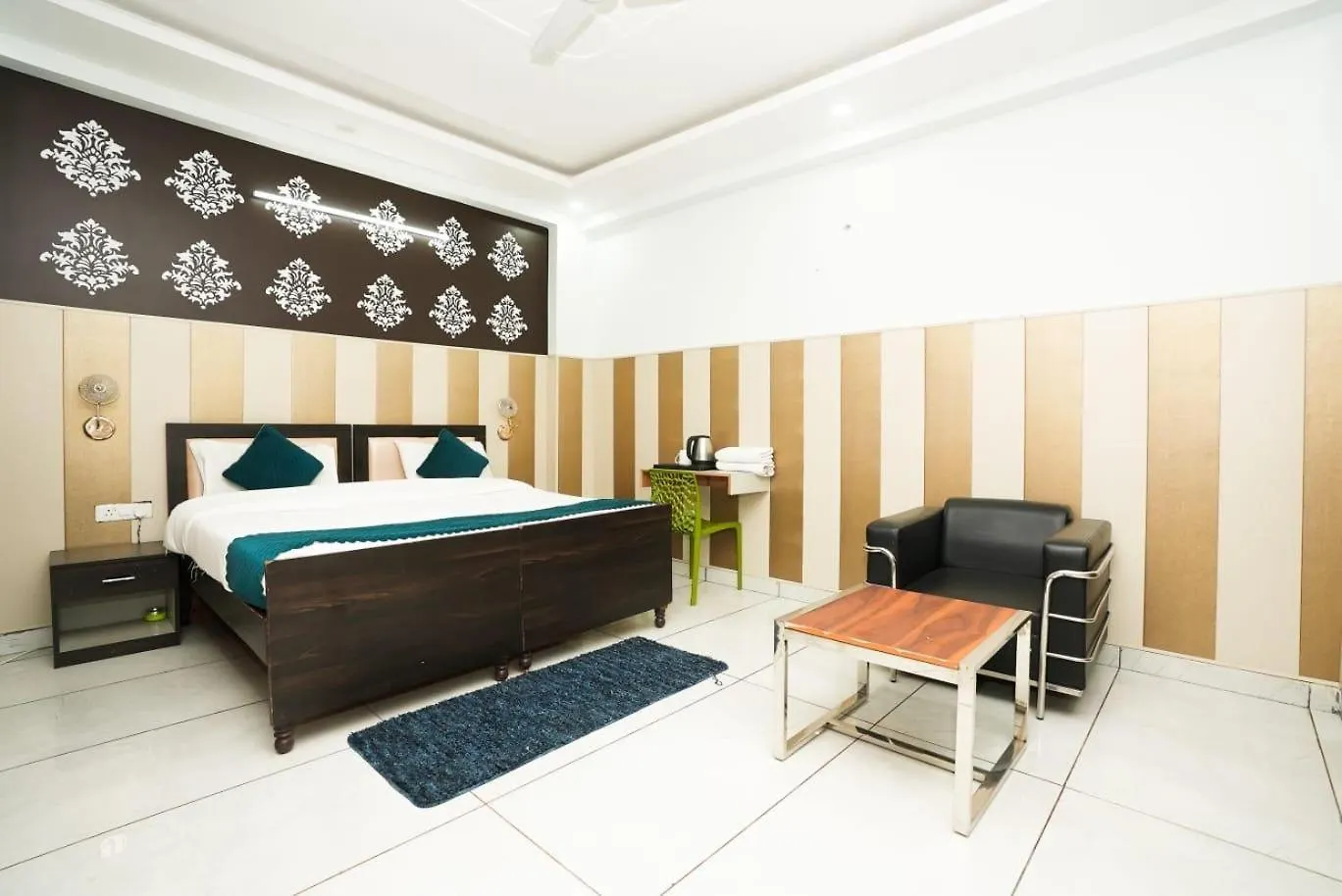 Tanvi Premium Residency-Close To Artemis, Medanta & Fortis Gurgaon Hotel