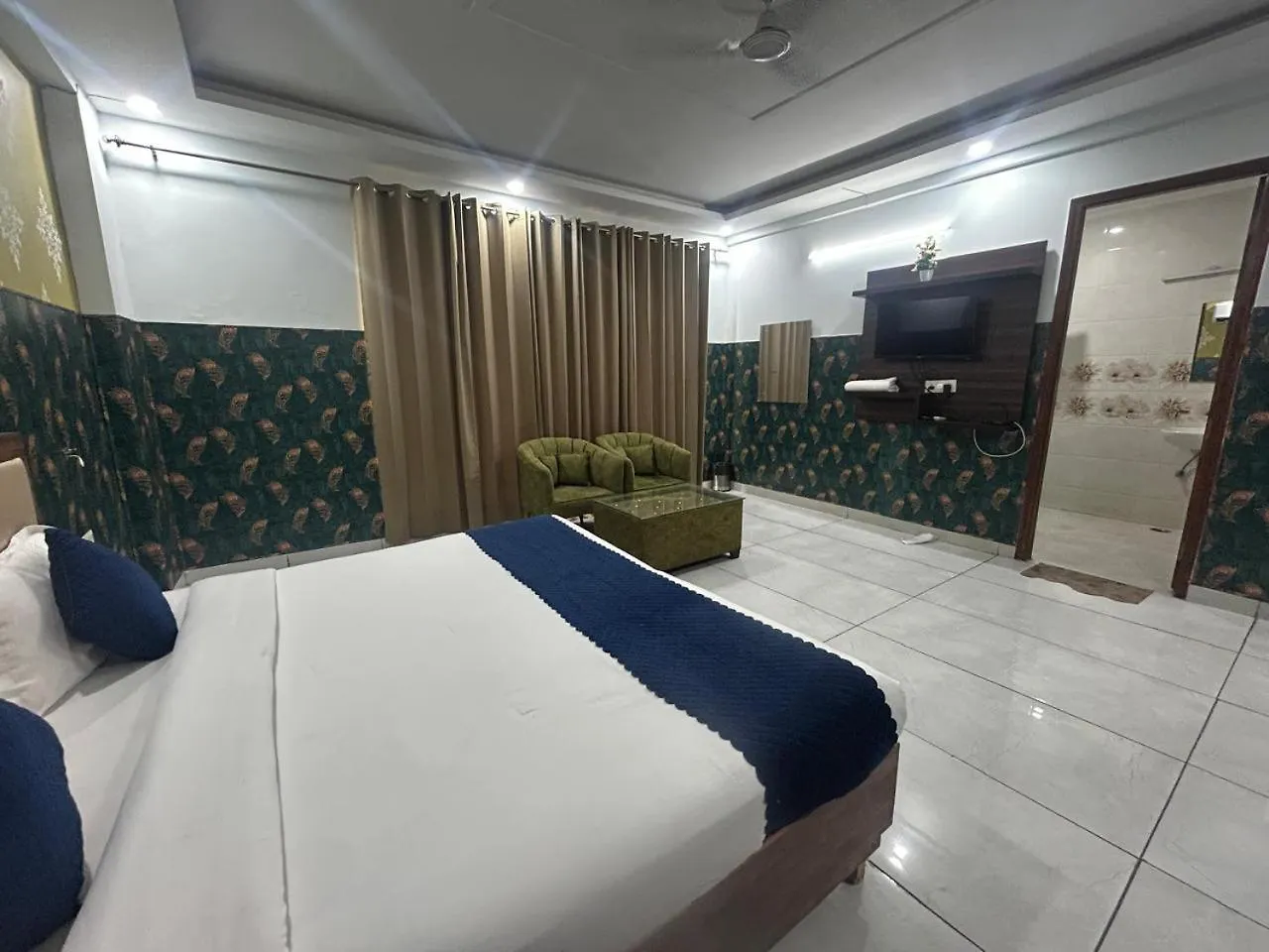 Tanvi Premium Residency-Close To Artemis, Medanta & Fortis Gurgaon Hotel