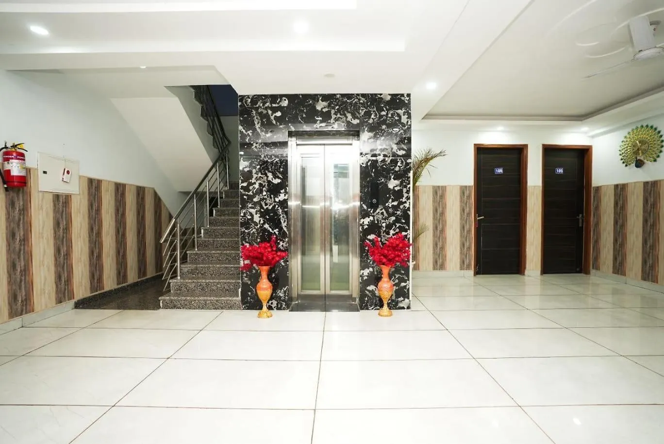 Hotel Tanvi Premium Residency-Close To Artemis, Medanta & Fortis Gurgaon