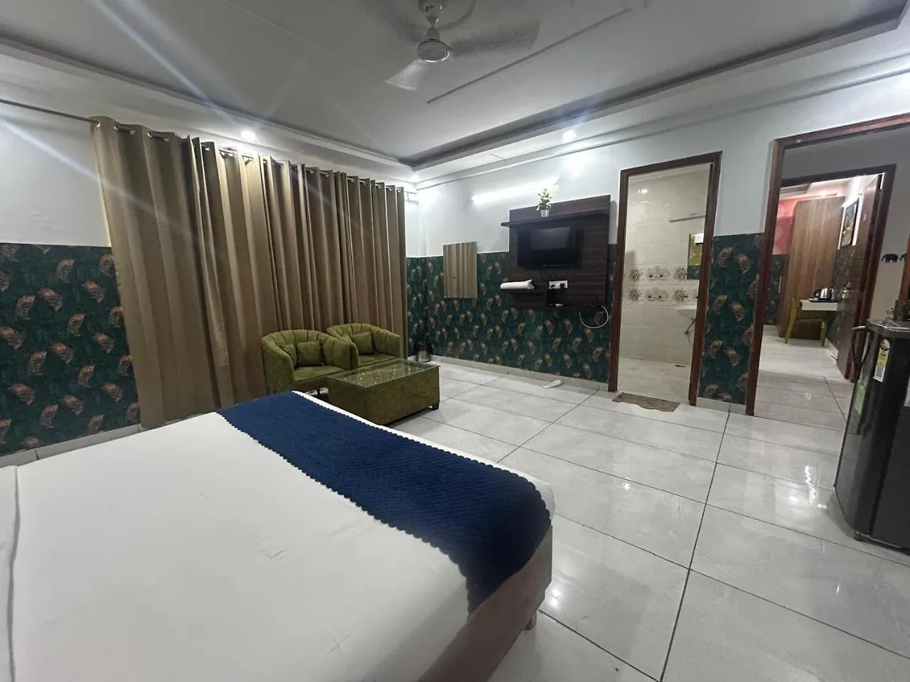 Tanvi Premium Residency-Close To Artemis, Medanta & Fortis Gurgaon 4*,  India