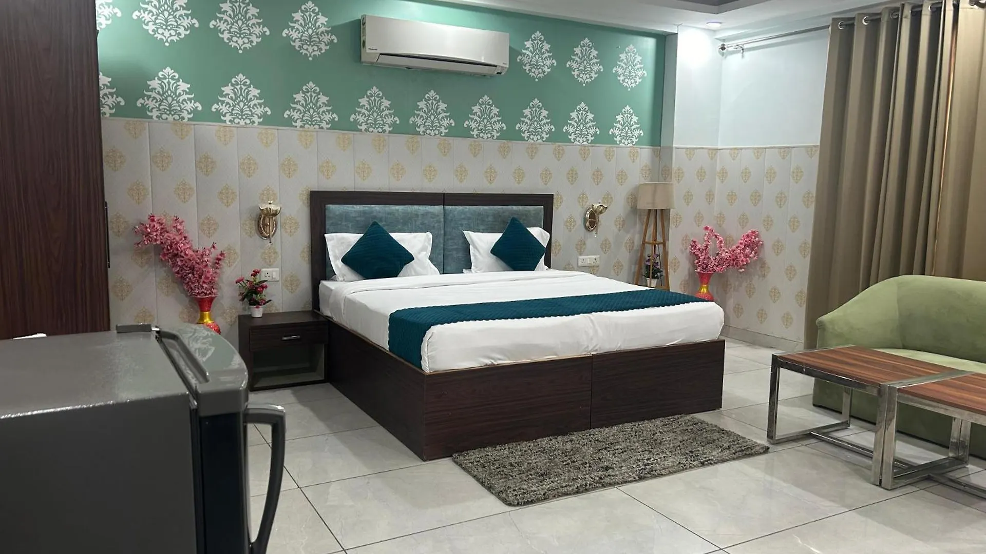 Tanvi Premium Residency-Close To Artemis, Medanta & Fortis Gurgaon 4*,