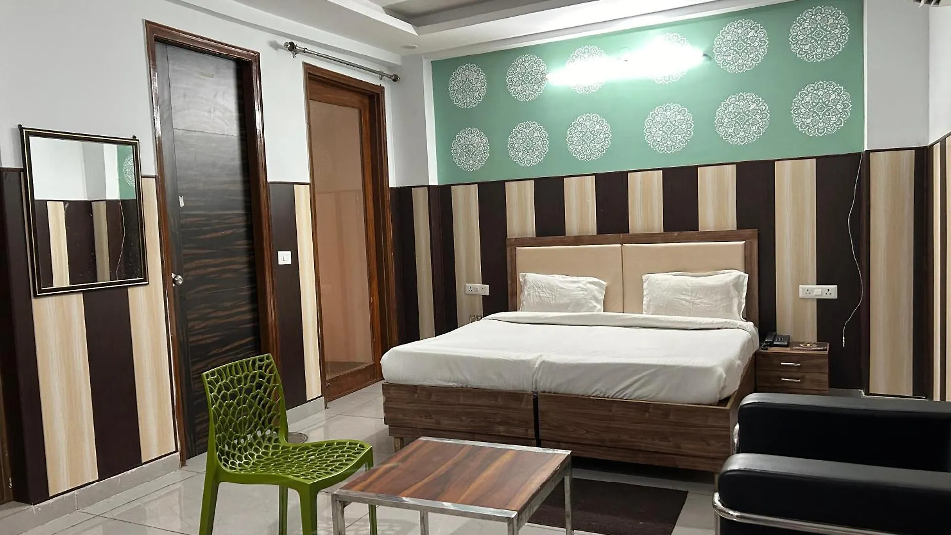 Tanvi Premium Residency-Close To Artemis, Medanta & Fortis Gurgaon Hotel