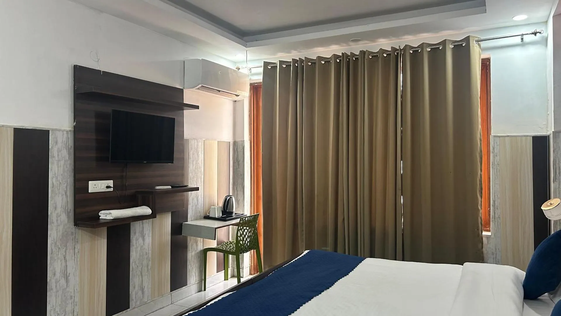Tanvi Premium Residency-Close To Artemis, Medanta & Fortis Gurgaon 4*,  India